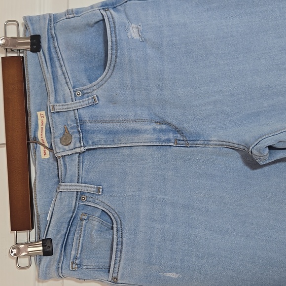 Leviās 724 High-Rise Straight Crop Jeans Light Wash Distressed Size 27 - Picture 8 of 17